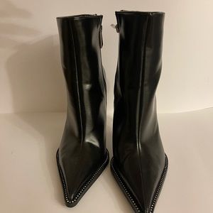 Zara boots fashionable and very elegant boots.